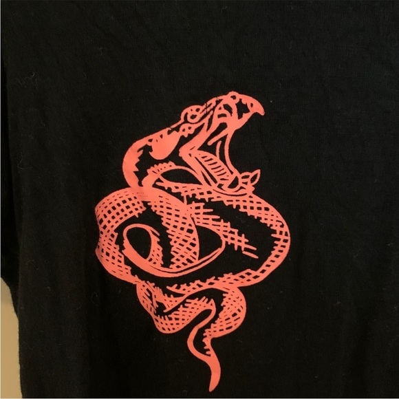 🩵3/$20🩵 SNAKE CROP TOP BABY TEE - Picture 3 of 4